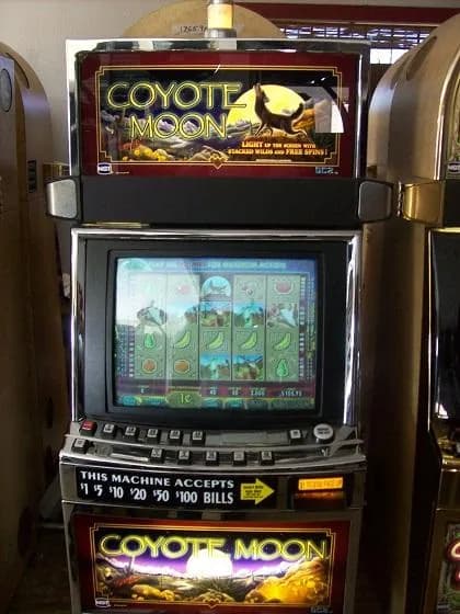 IGT Coyote Moon (I+ 044) refurbished slot machine for sale