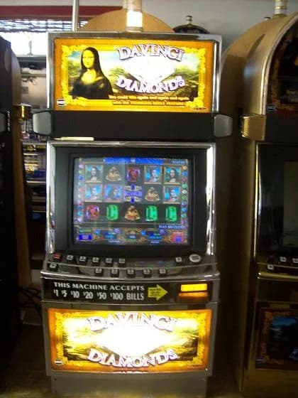IGT Davinci Diamonds (I+ 044) refurbished slot machine for sale
