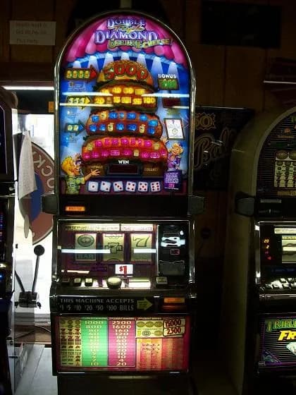 IGT Triple Double Diamond Deluxe Barcrest refurbished slot machine for sale