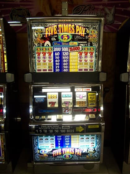 IGT S2000 Black And White refurbished slot machine