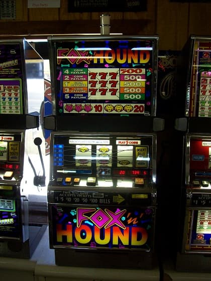 IGT S2000 Fox & Hound refurbished slot machine